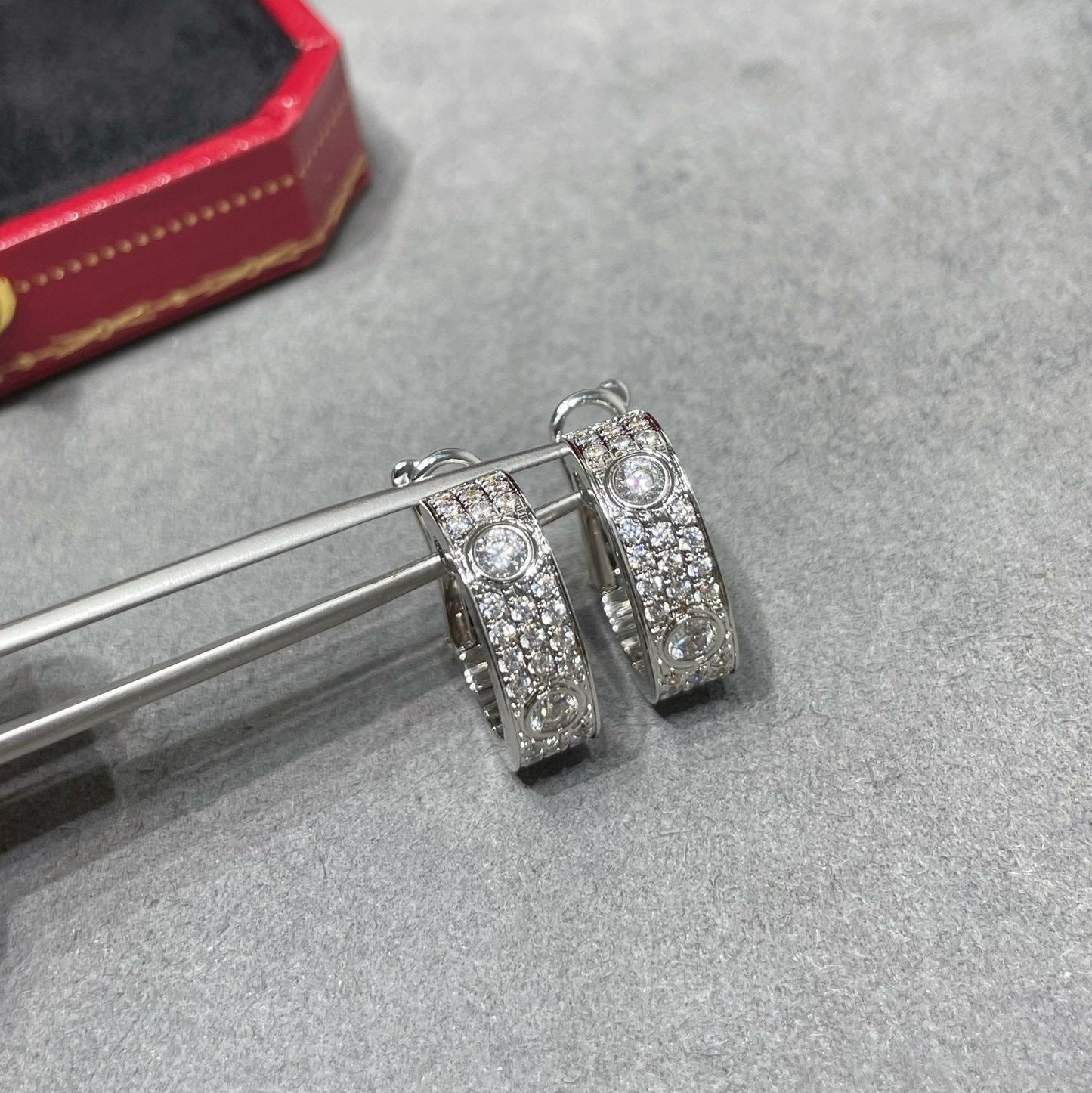 [Rose Tomorrow]LOVE 5.5MM DIAMOND PAVED EARRINGS