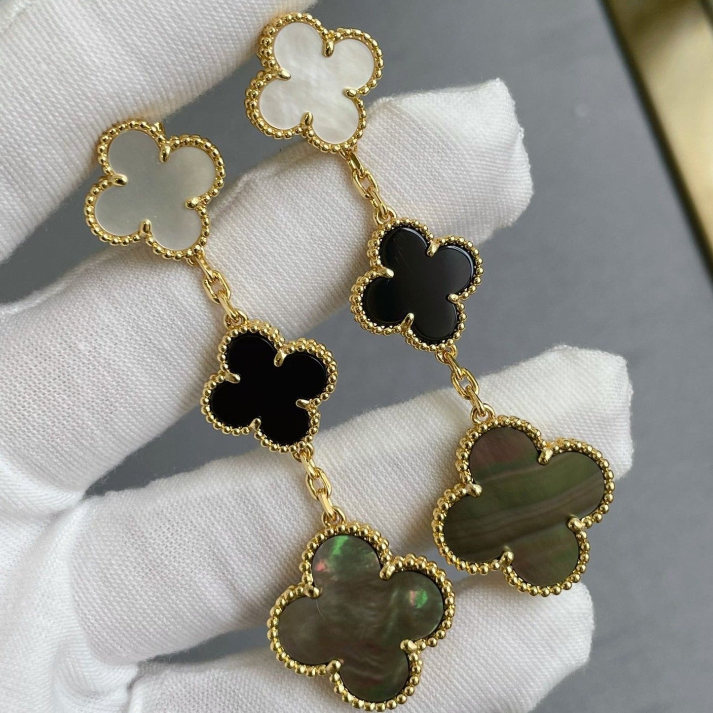 [Rose Tomorrow]CLOVER 3 MOTIF MOP ONYX DARK MOP PINK GOLD EARRINGS