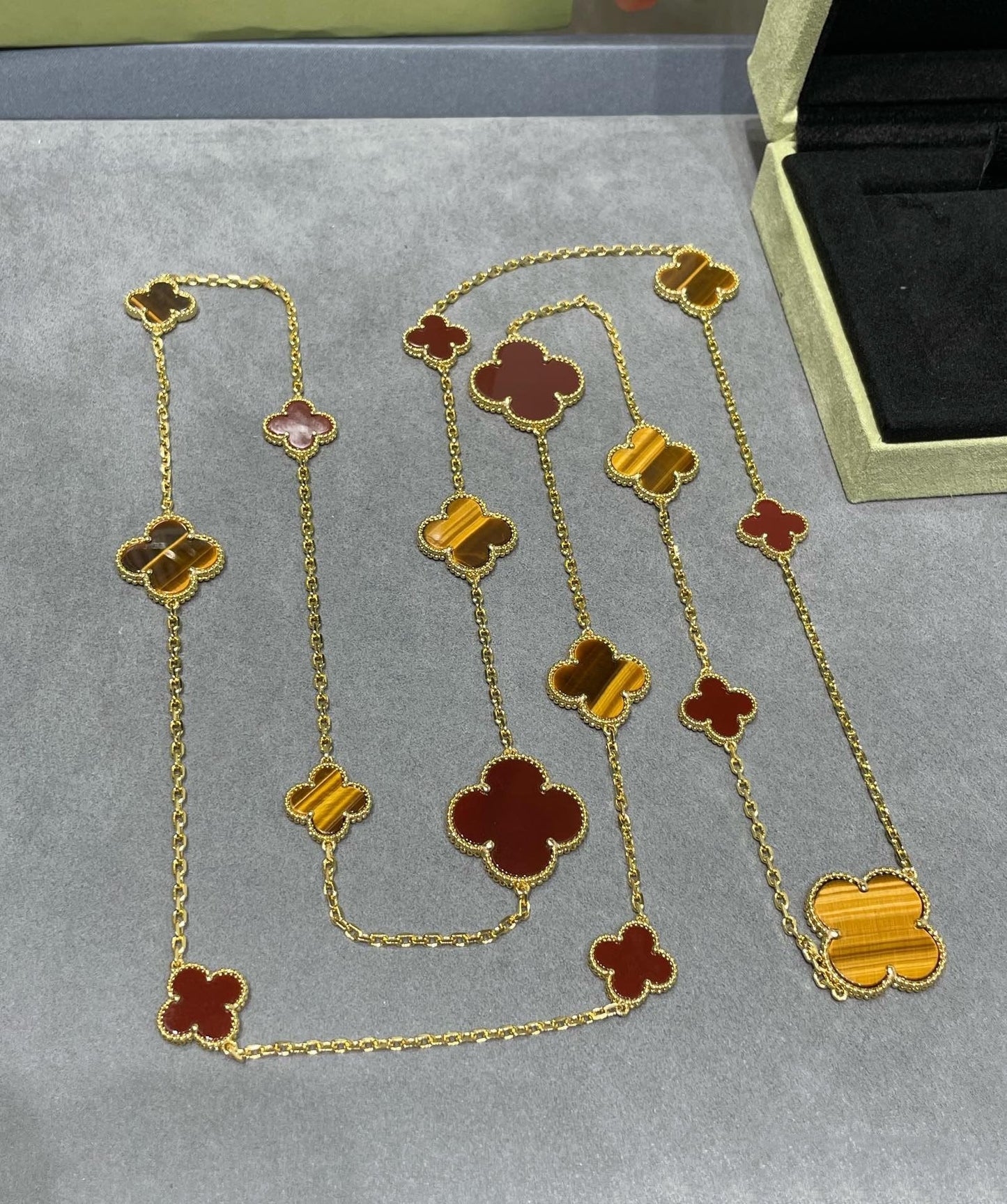 [Rose Tomorrow]CLOVER 16 MOTIF CARNELIAN TIGER EYE ROSE GOLD NECKLACE