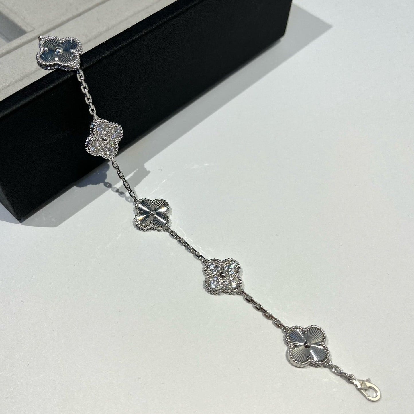 [Rose Tomorrow] CLOVER 5 MOTIF LASER BRACELET COLLECTION