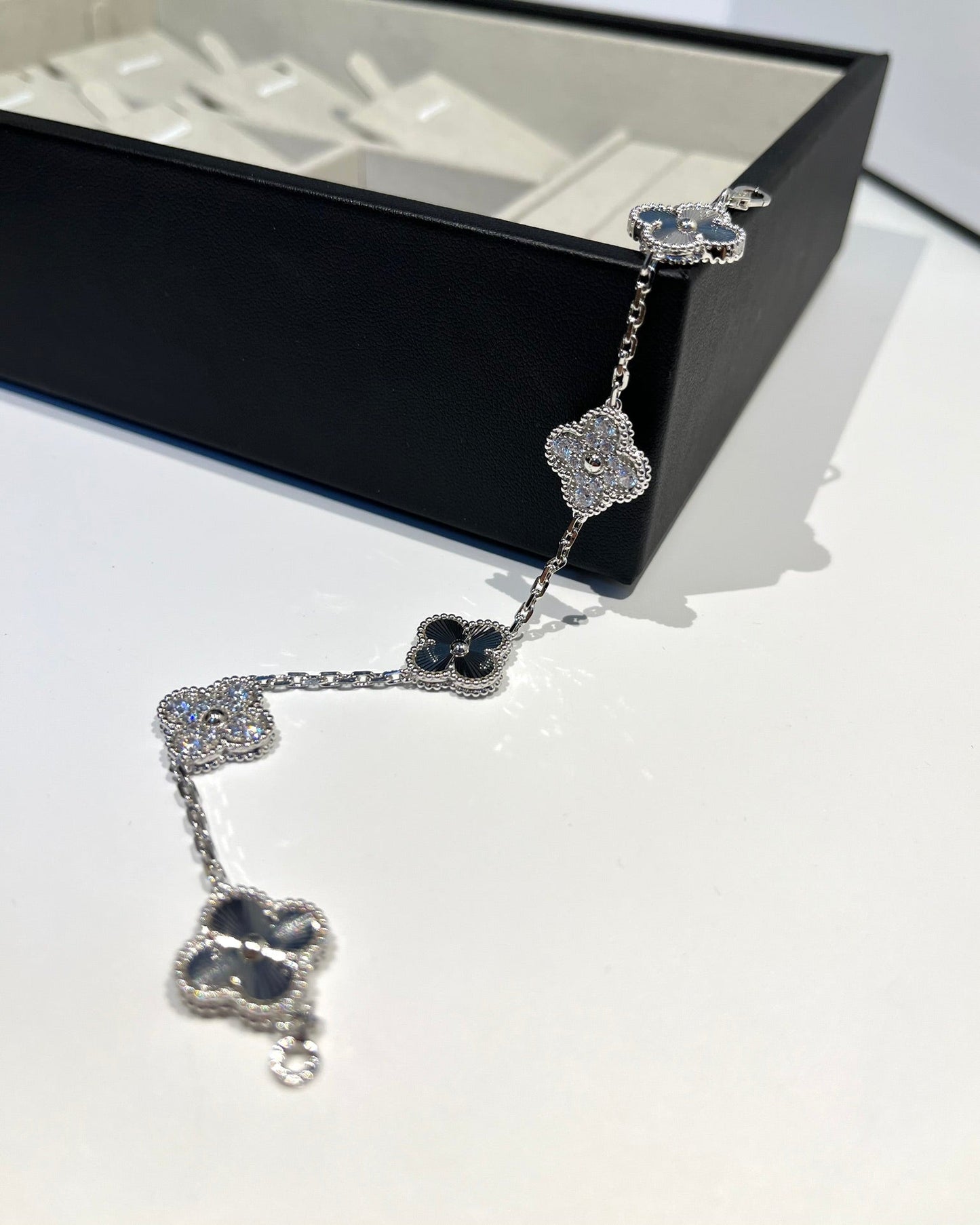 [Rose Tomorrow] CLOVER 5 MOTIF LASER BRACELET COLLECTION