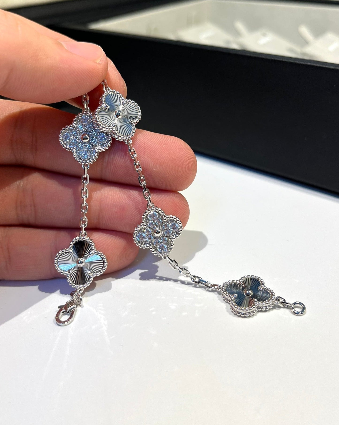 [Rose Tomorrow] CLOVER 5 MOTIF LASER BRACELET COLLECTION