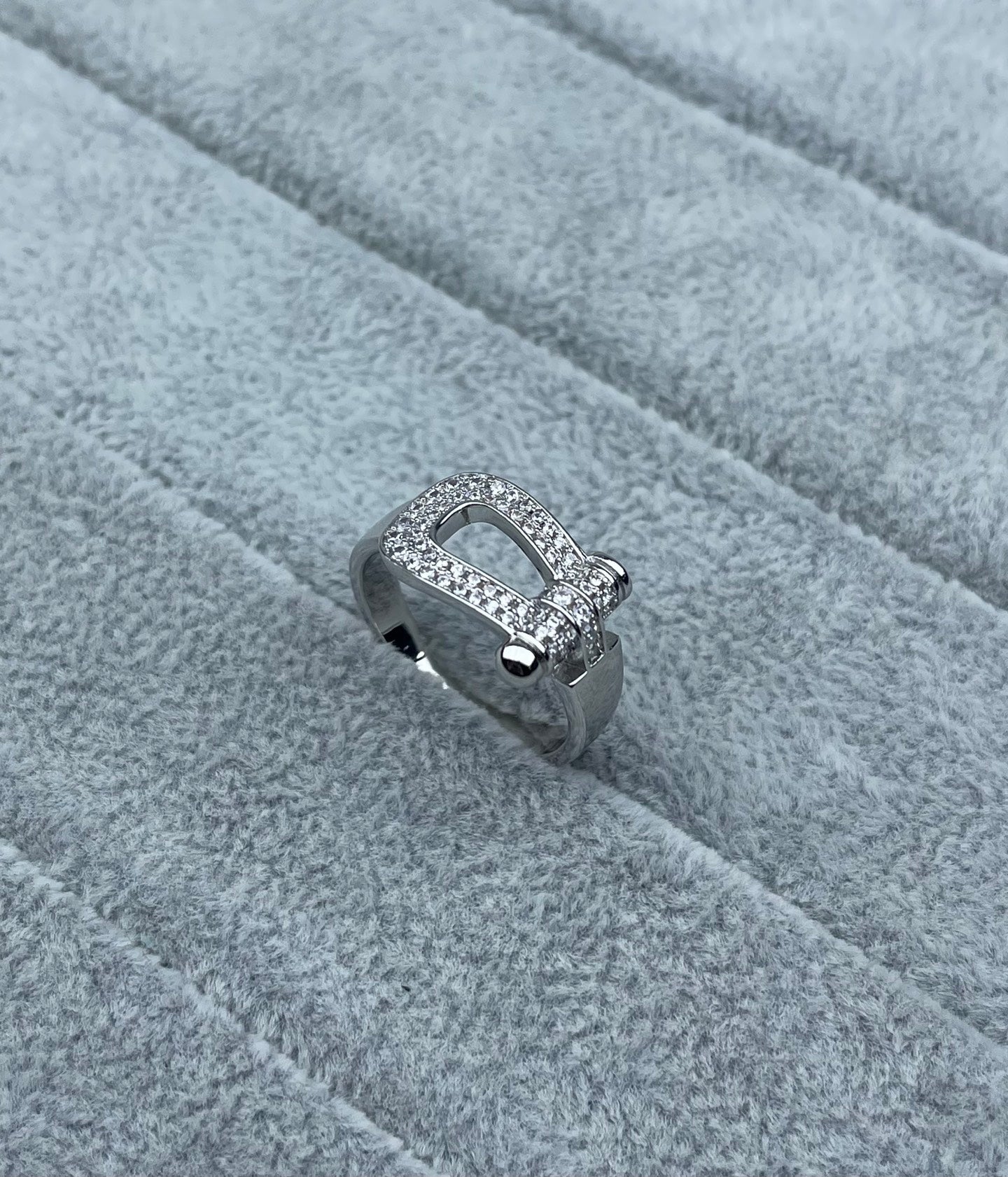 [Rose Tomorrow]Wide Hoof-Shaped Diamond-Studded Ring