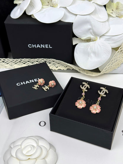 [Rose Tomorrow]26C Pink Camellia Enamel Pendant with Double C Earrings