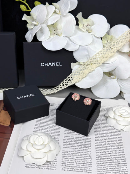 [Rose Tomorrow]26C Pink Camellia Pearl Enamel Stud Earrings