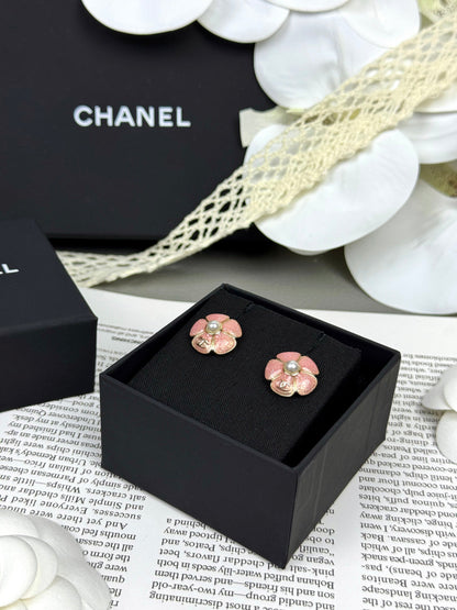 [Rose Tomorrow]26C Pink Camellia Pearl Enamel Stud Earrings