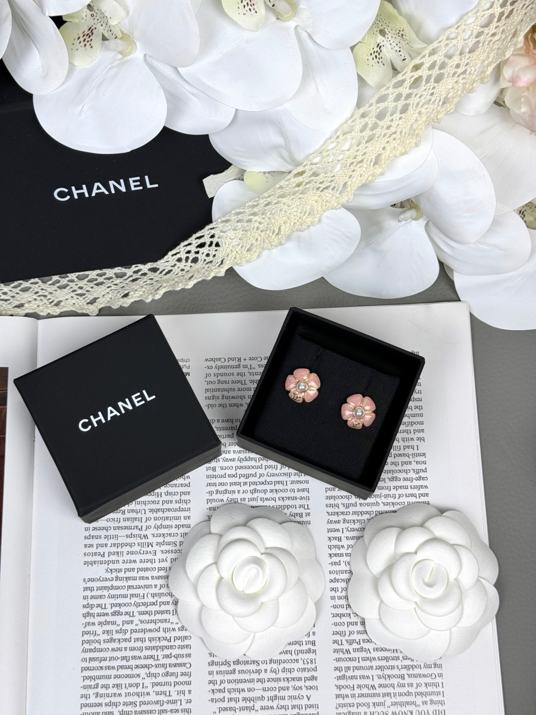 [Rose Tomorrow]26C Pink Camellia Pearl Enamel Stud Earrings