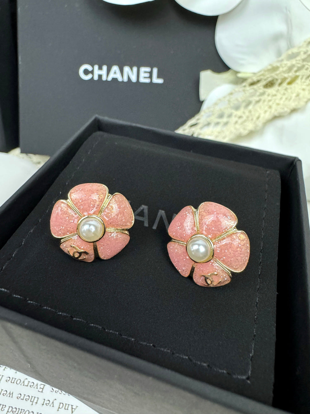[Rose Tomorrow]26C Pink Camellia Pearl Enamel Stud Earrings