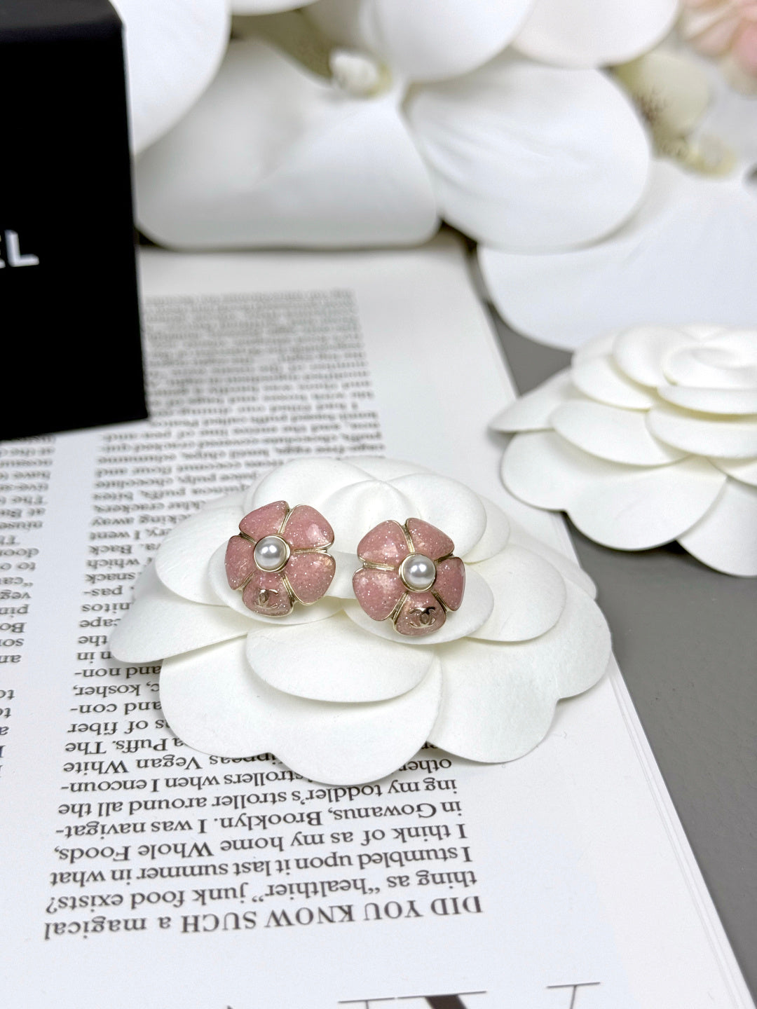 [Rose Tomorrow]26C Pink Camellia Pearl Enamel Stud Earrings