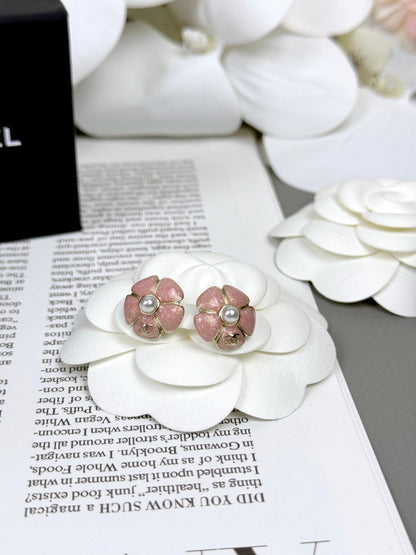 [Rose Tomorrow]26C Pink Camellia Pearl Enamel Stud Earrings