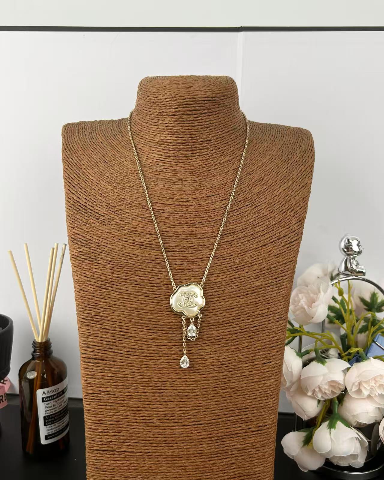 [Rose Tomorrow]Cloud Pearl Mother-of-Pearl Diamond Chain Pendant Necklace