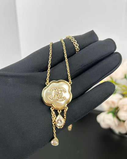 [Rose Tomorrow]Cloud Pearl Mother-of-Pearl Diamond Chain Pendant Necklace