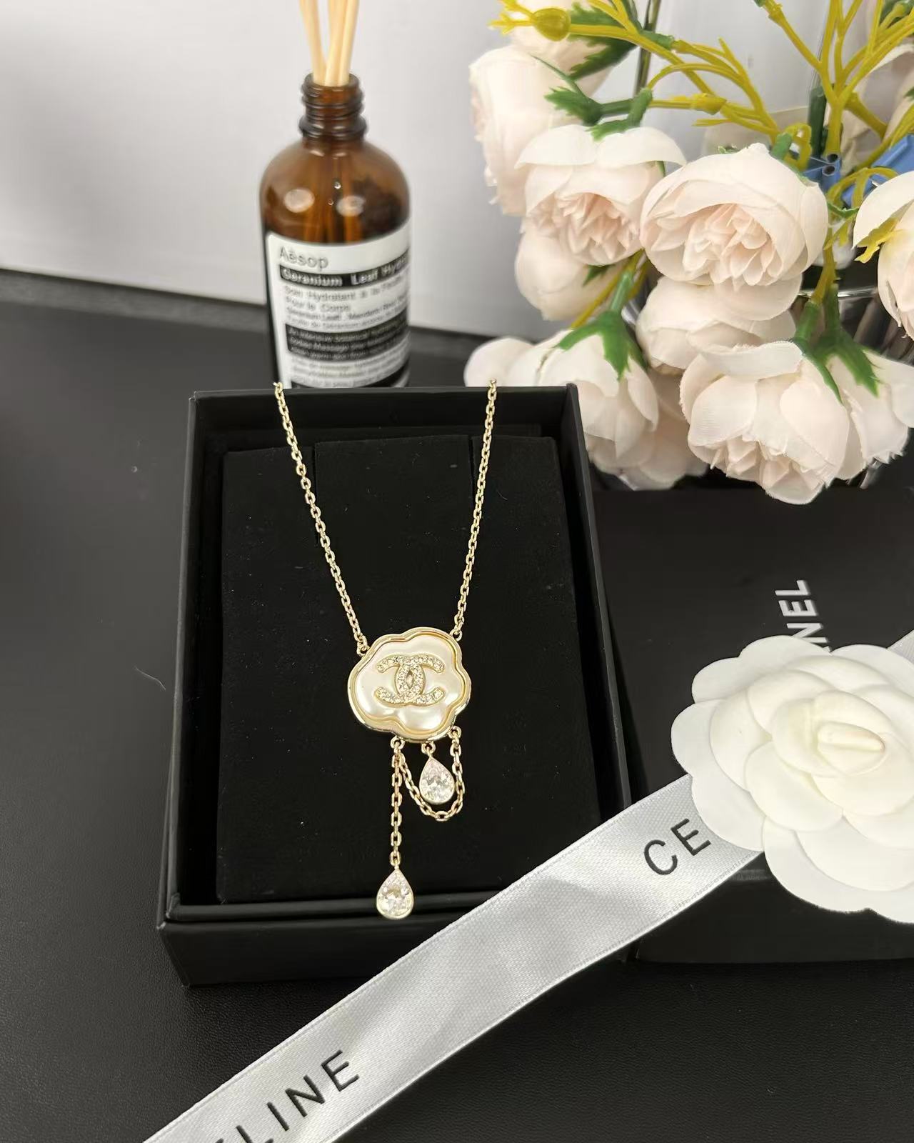 [Rose Tomorrow]Cloud Pearl Mother-of-Pearl Diamond Chain Pendant Necklace