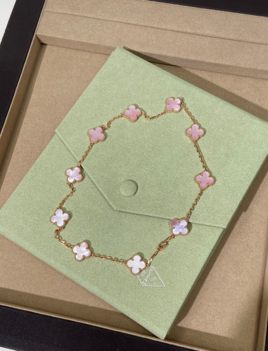 [Rose Tomorrow Jewellery] Pink Necklace with Ten Clover Designs