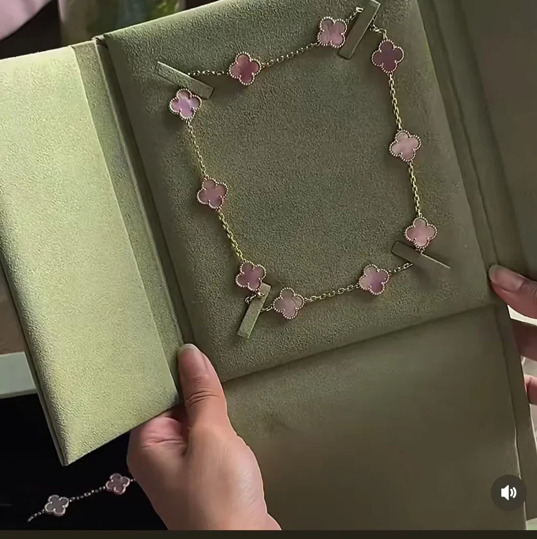 [Rose Tomorrow Jewellery] Pink Necklace with Ten Clover Designs