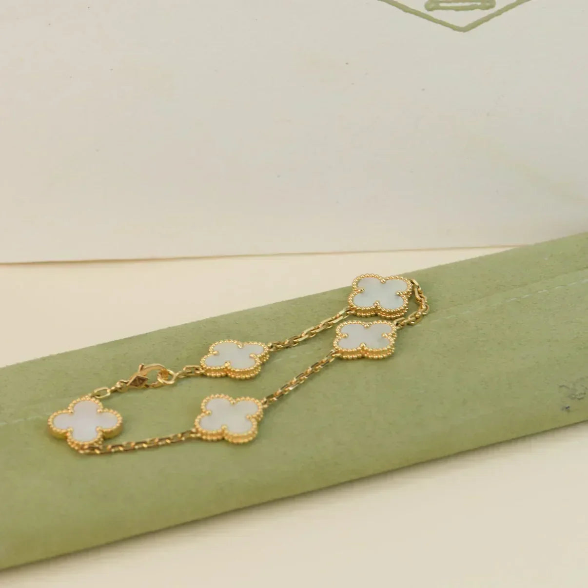 [Rose Tomorrow]CLOVER WHITE PEARL MOP 5 MOTIF BRACELET COLLECTION