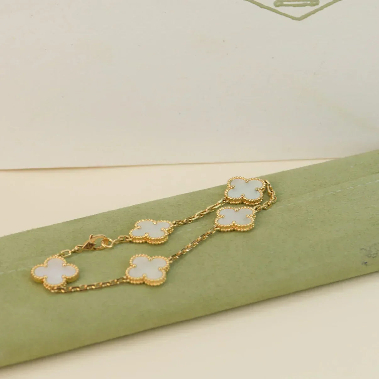 [Rose Tomorrow]CLOVER WHITE PEARL MOP 5 MOTIF BRACELET COLLECTION