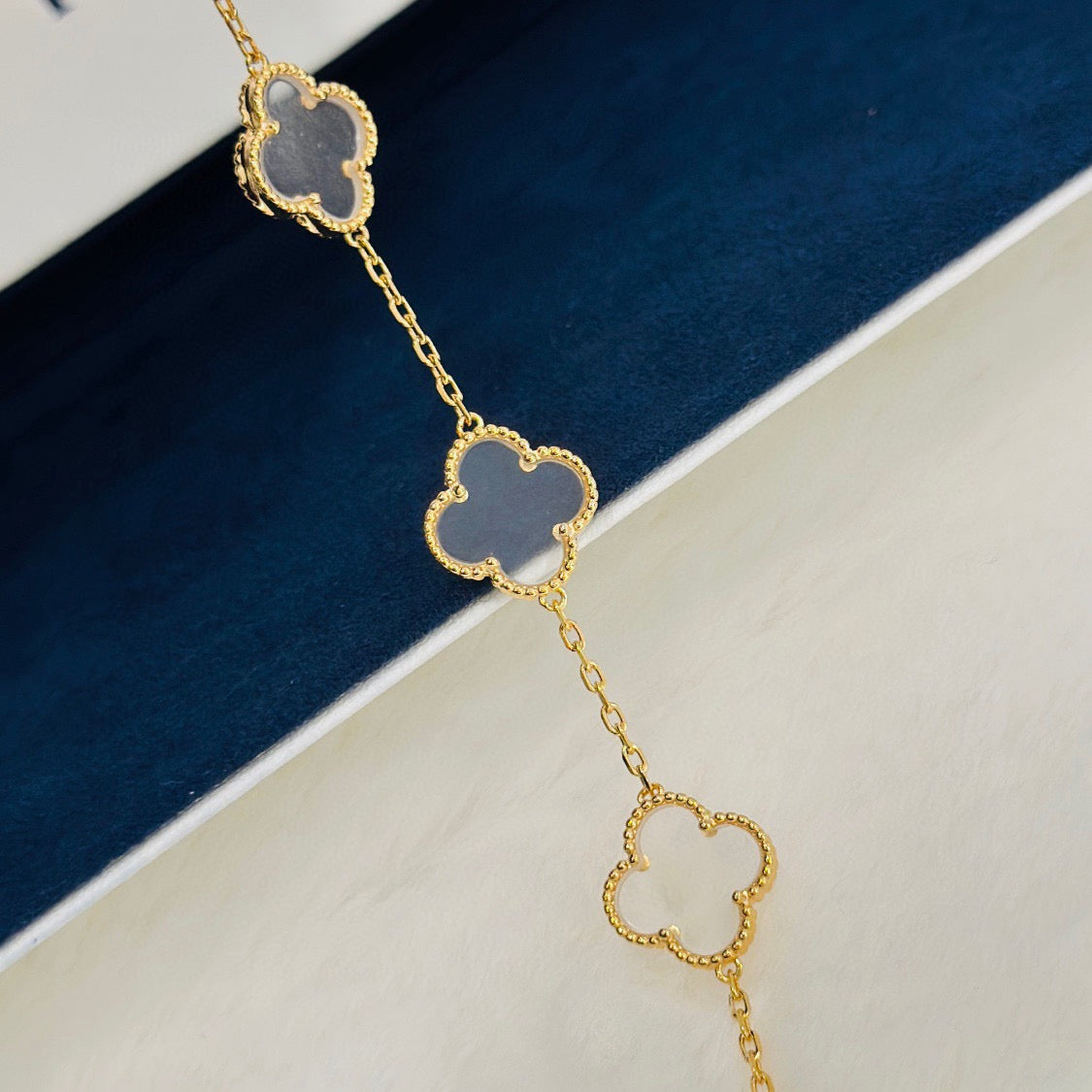 [Rose Tomorrow]CLOVER 5 MOTIF ROCK CRYSTAL BRACELET