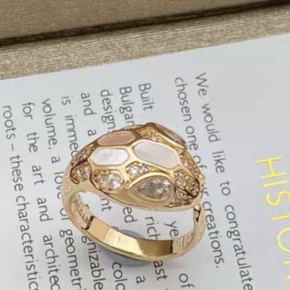 [Rose Tomorrow]BRAND NEW ASSORTED SNAKE HEAD MOTHER OF PEARL RINGS