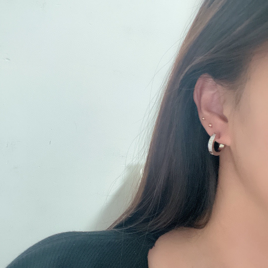 [Rose Tomorrow]LOVE 5.5MM DIAMOND PAVED EARRINGS