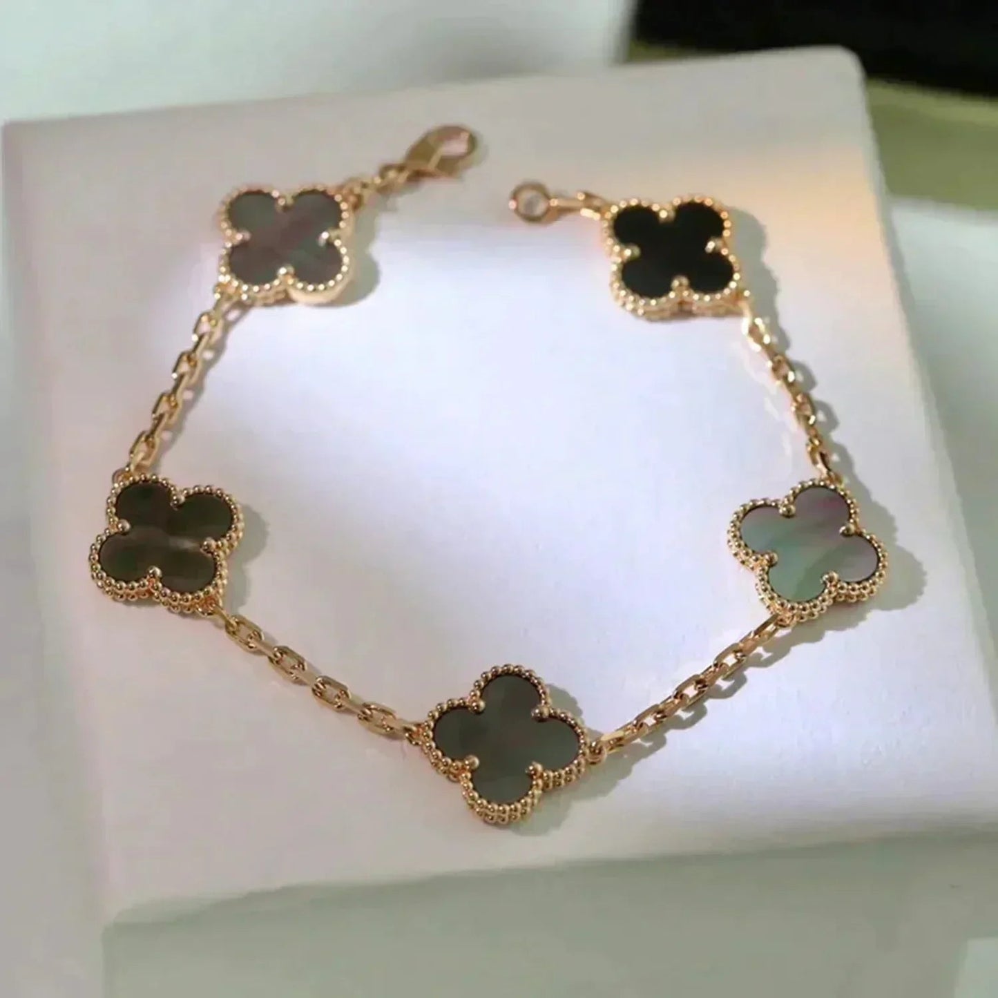 [Rose Tomorrow] CLOVER 5 MOTIF GRAY MOP BRACELET COLLECTION