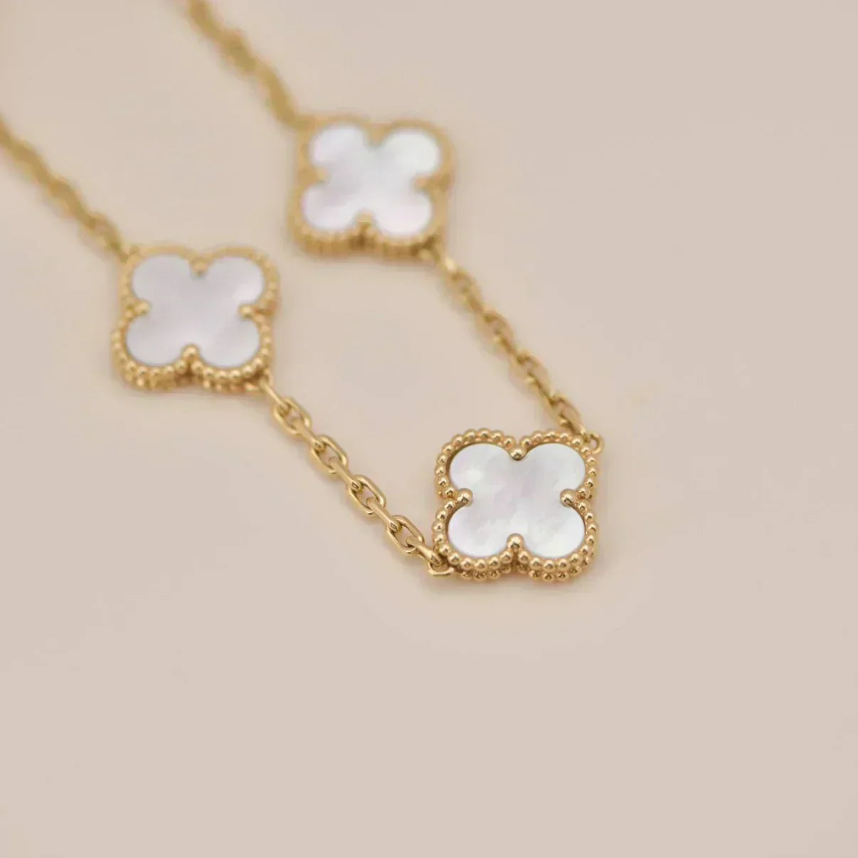 [Rose Tomorrow]CLOVER WHITE PEARL MOP 5 MOTIF BRACELET COLLECTION