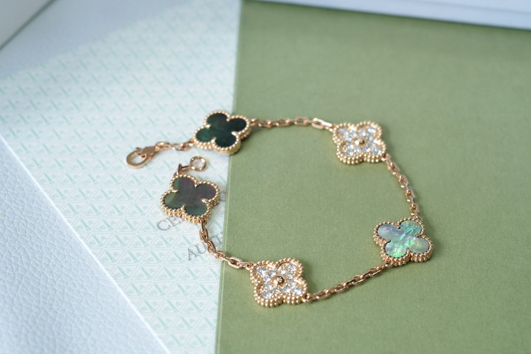 [Rose Tomorrow] CLOVER 5 MOTIF GRAY MOP BRACELET COLLECTION