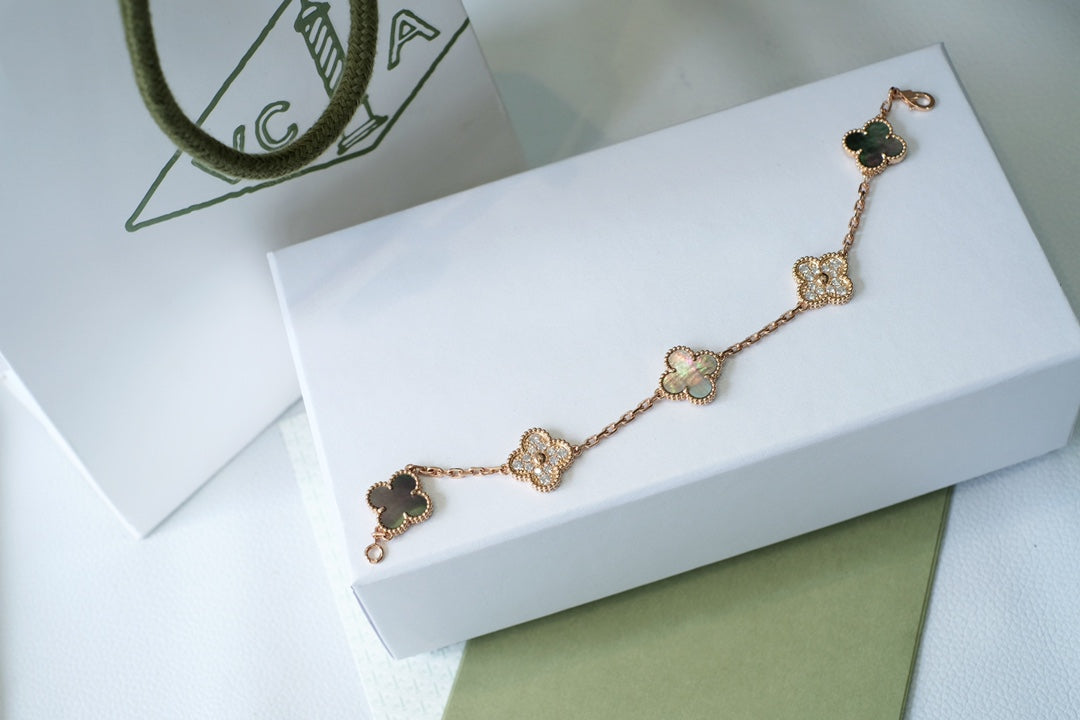 [Rose Tomorrow] CLOVER 5 MOTIF GRAY MOP BRACELET COLLECTION