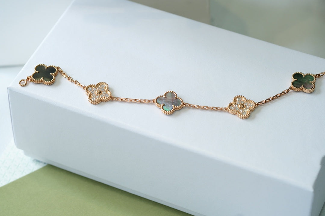 [Rose Tomorrow] CLOVER 5 MOTIF GRAY MOP BRACELET COLLECTION