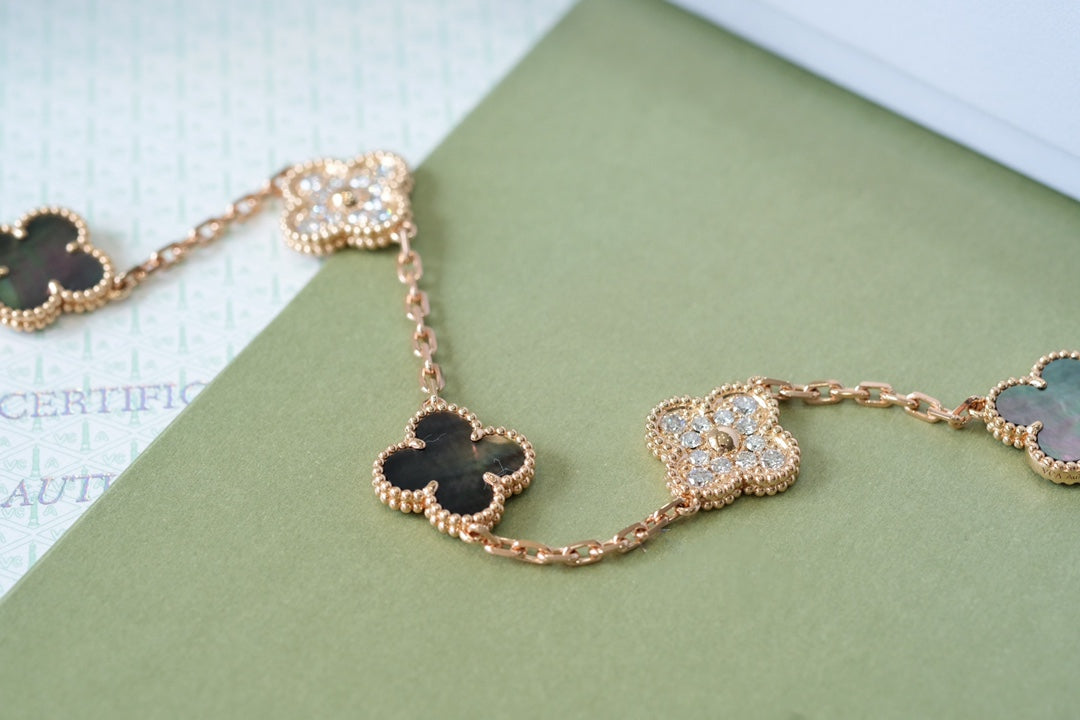 [Rose Tomorrow] CLOVER 5 MOTIF GRAY MOP BRACELET COLLECTION