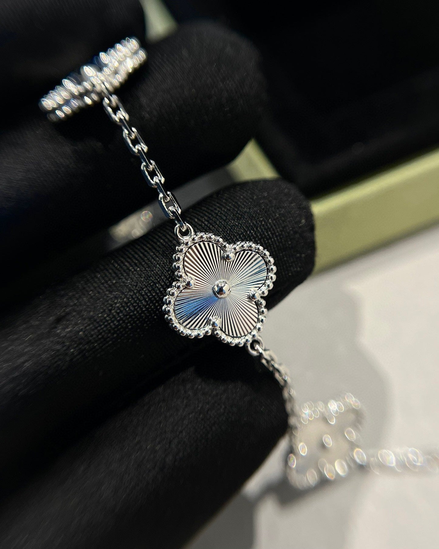 [Rose Tomorrow] CLOVER 5 MOTIF LASER BRACELET COLLECTION