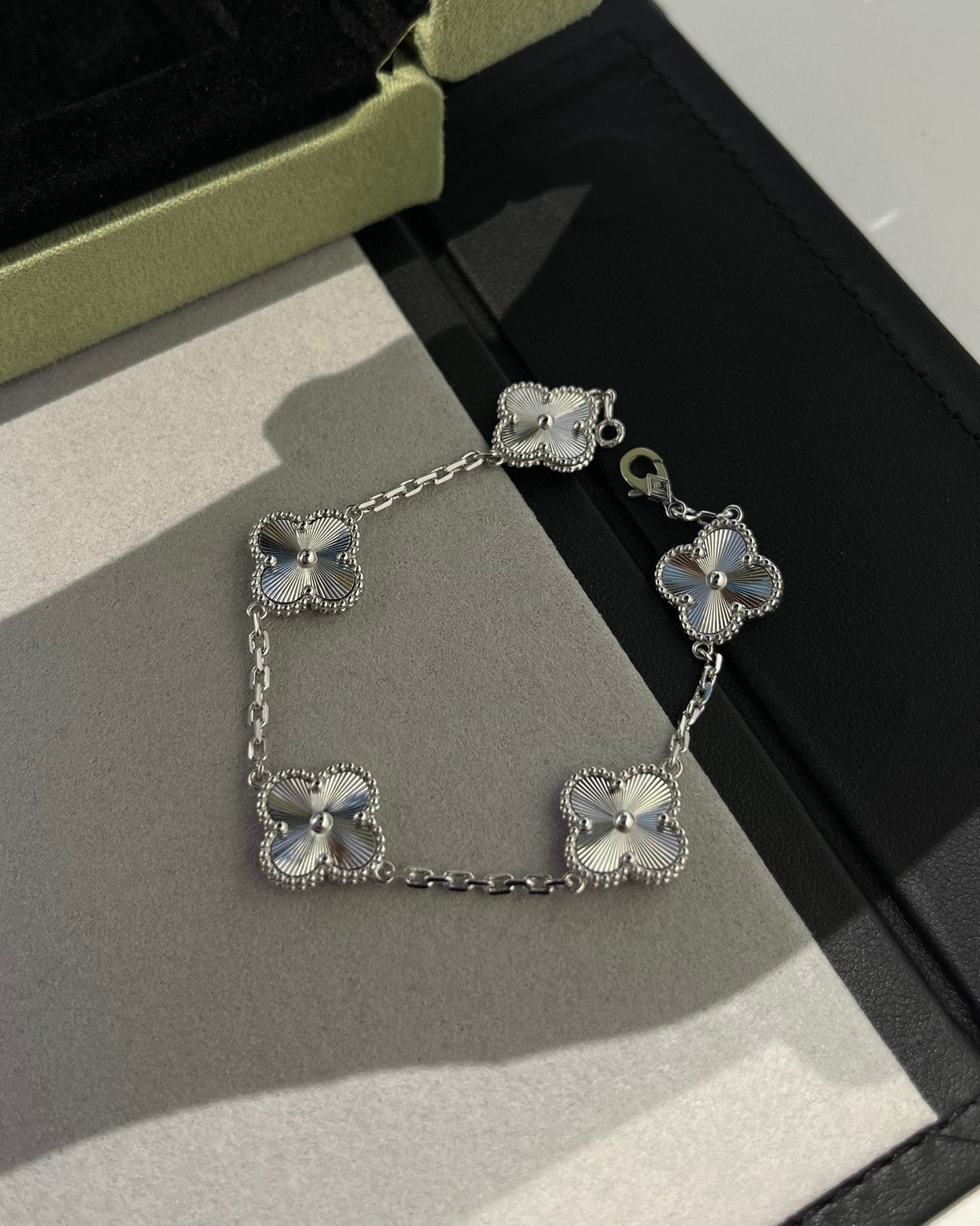 [Rose Tomorrow] CLOVER 5 MOTIF LASER BRACELET COLLECTION