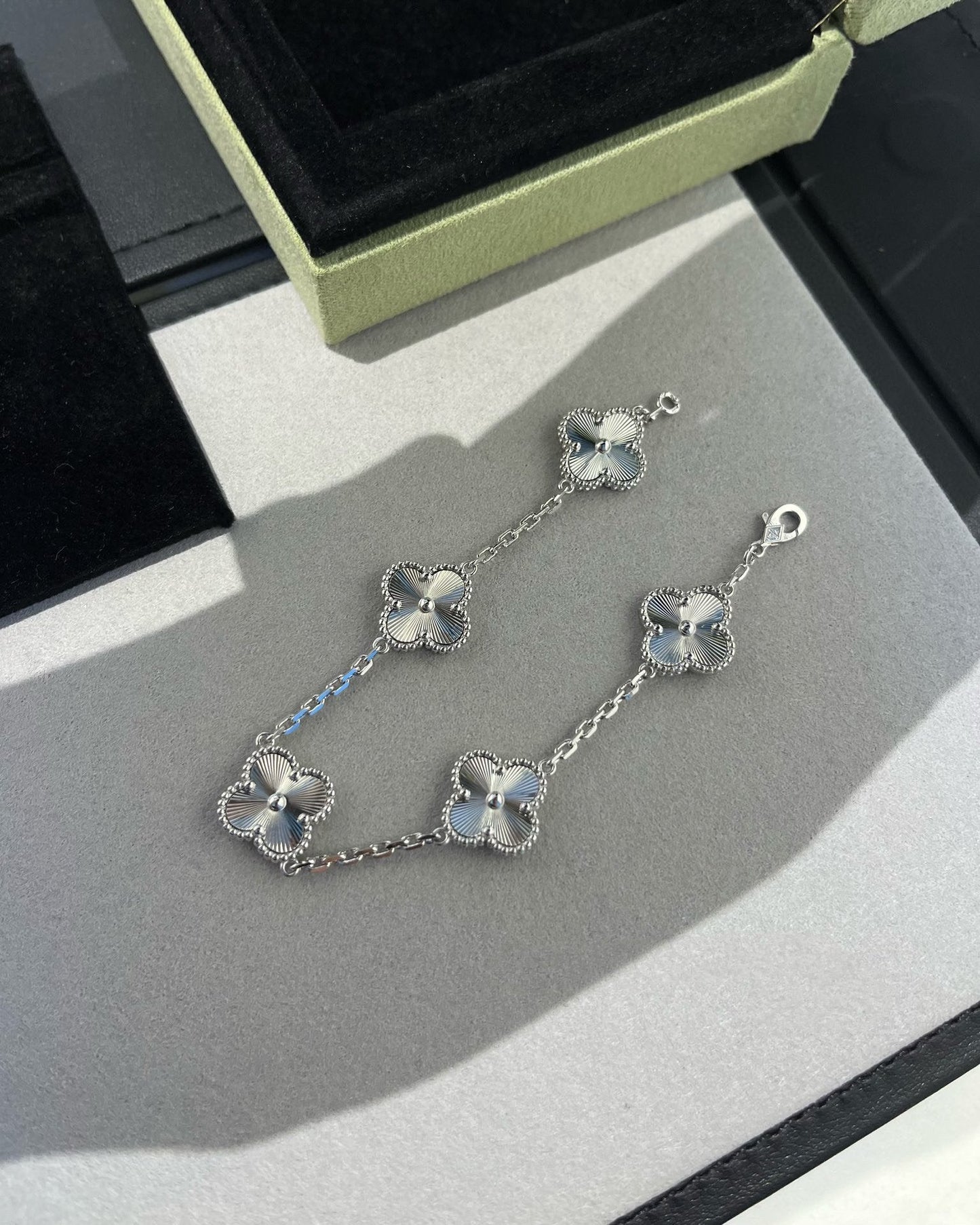 [Rose Tomorrow] CLOVER 5 MOTIF LASER BRACELET COLLECTION